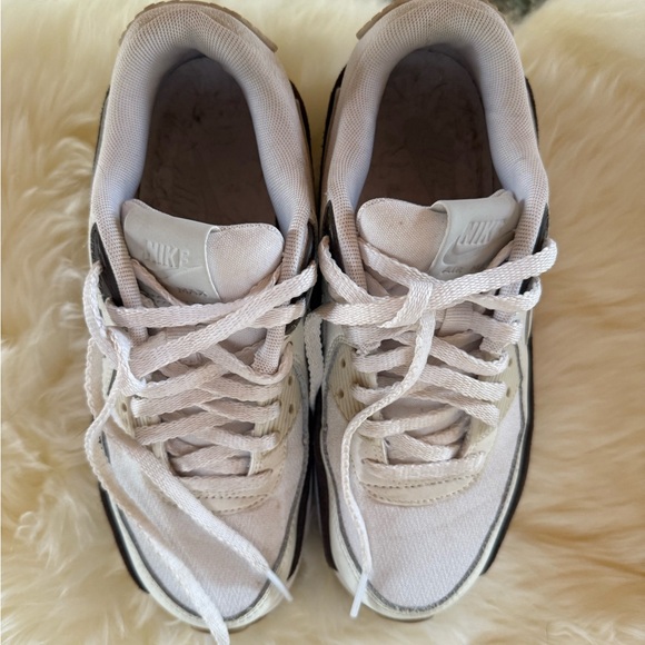 Nike Air Max 90 LV8 - Picture 2 of 8